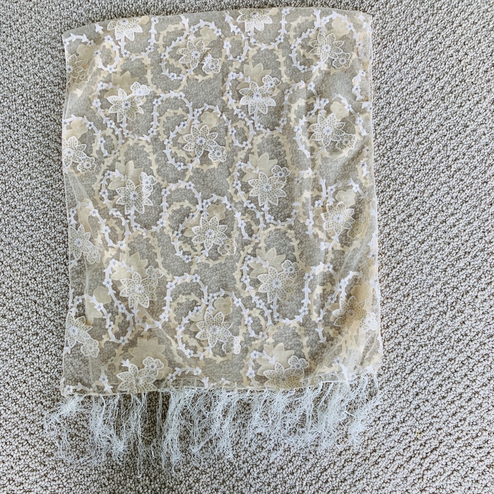 Cream Floral Lace-like Scarf